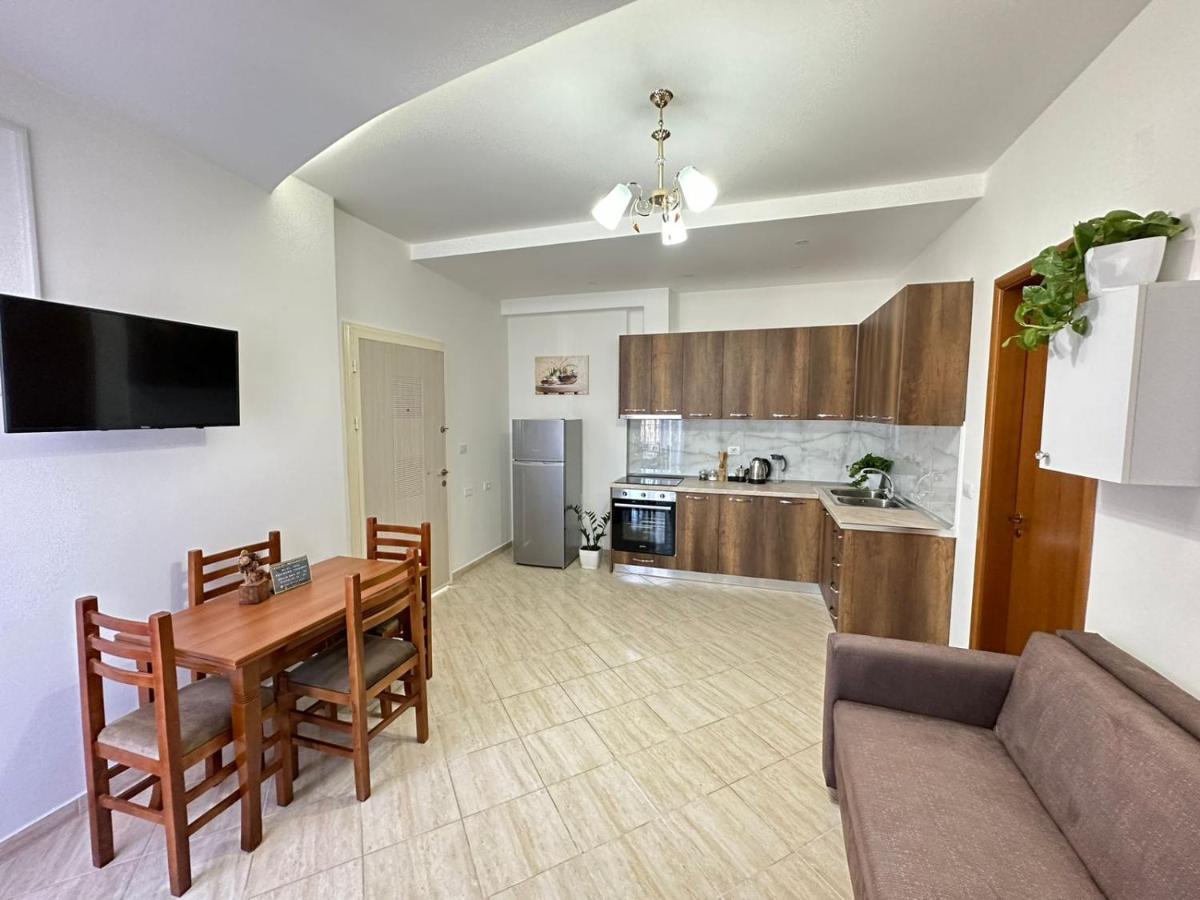 Trea Accomodations - Port Side Влёра Экстерьер фото