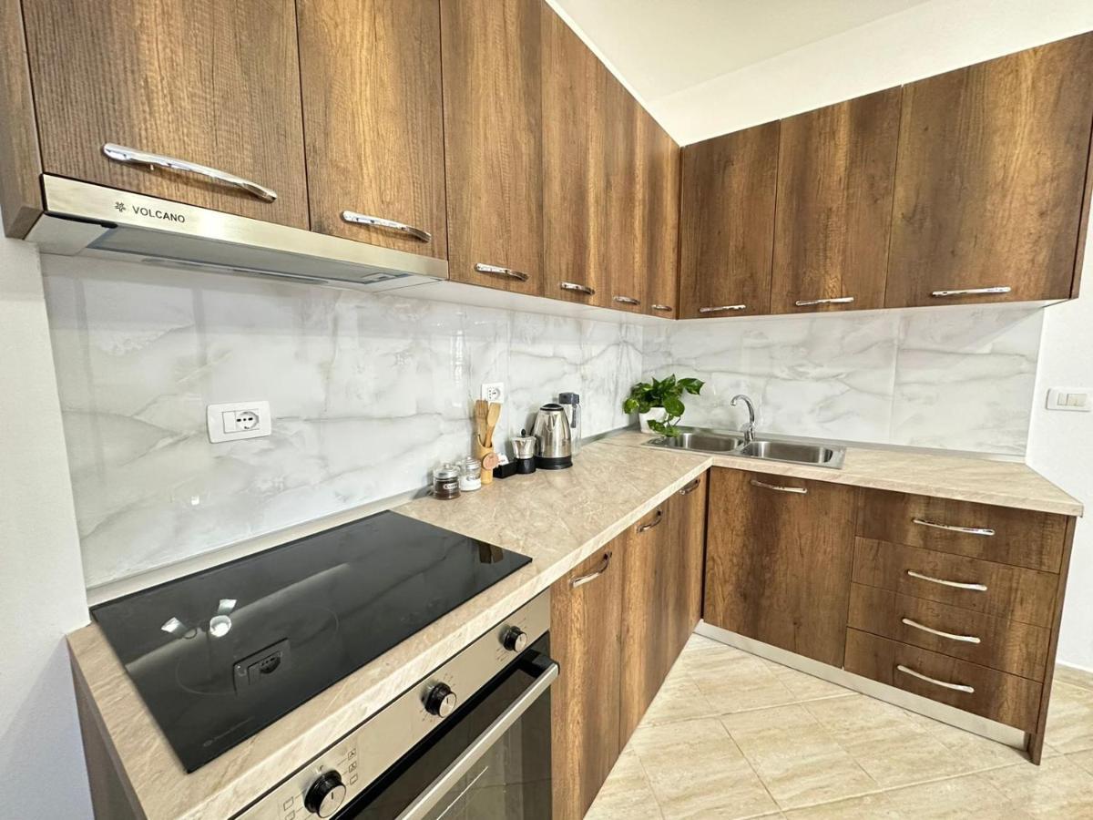 Trea Accomodations - Port Side Влёра Экстерьер фото