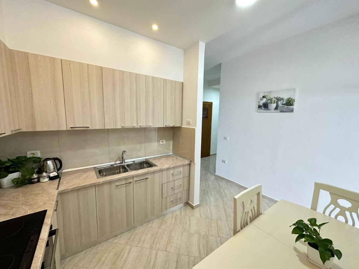 Trea Accomodations - Port Side Влёра Экстерьер фото