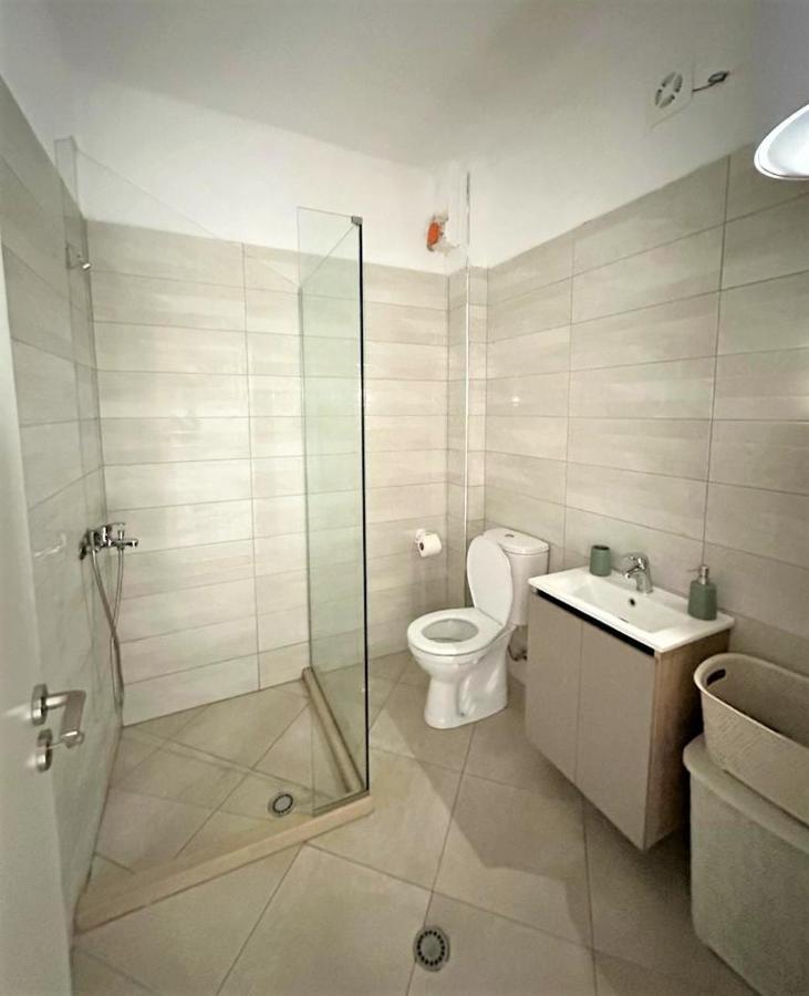 Trea Accomodations - Port Side Влёра Экстерьер фото